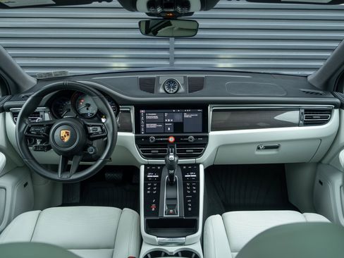 Certified 2022 Porsche Macan S AWD/4WD image 24