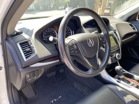 Used 2016 Acura TLX FWD image 2