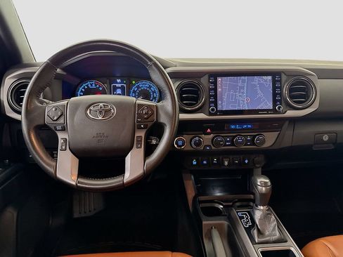 Used 2022 Toyota Tacoma TRD Off-Road w/ Technology Package AWD/4WD image 25