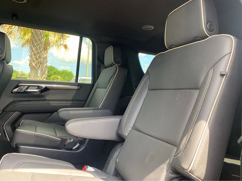 New 2025 Chevrolet Suburban Premier image 17