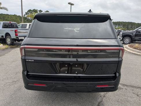 New 2025 Lincoln Navigator L Reserve image 5