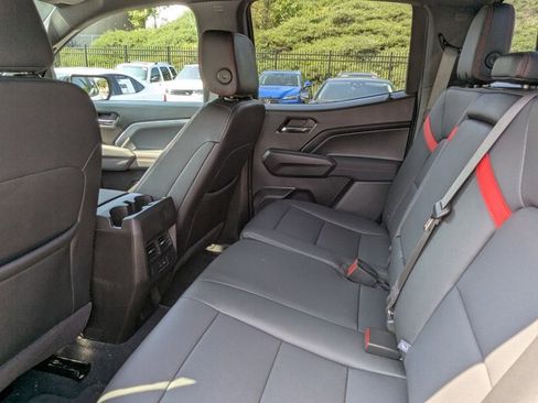 Used 2025 Chevrolet Colorado Z71 w/ Midnight Edition image 18