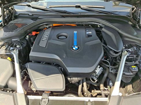 Used 2019 BMW 530e xDrive w/ Convenience Package AWD/4WD image 30