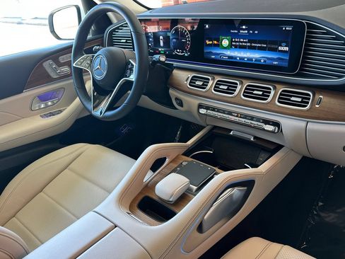 Certified 2025 Mercedes-Benz GLE 450e 4MATIC w/ Winter Package image 20