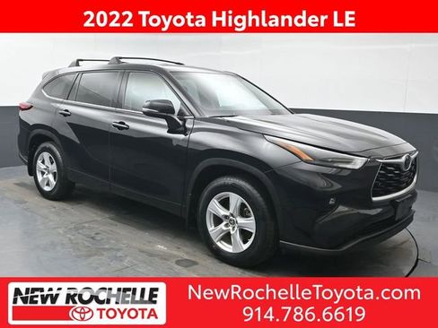 Certified 2022 Toyota Highlander LE image 1