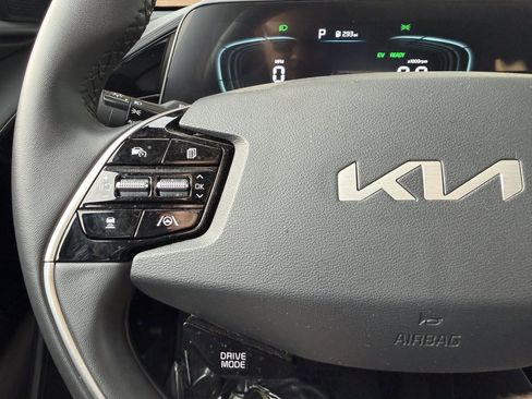 Used 2024 Kia Niro EX image 30