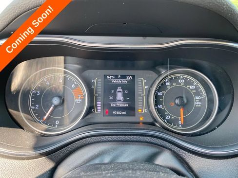 Used 2020 Jeep Cherokee Latitude FWD image 18