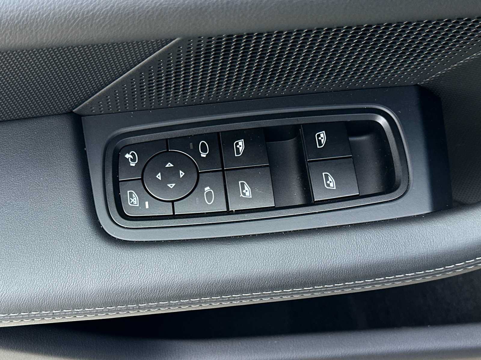 New 2025 Porsche Taycan AWD/4WD image 13