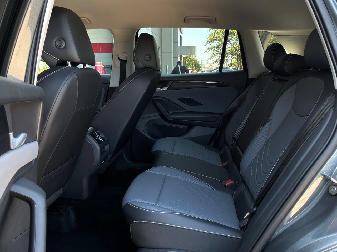 Used 2026 Volkswagen Tiguan SE FWD image 12