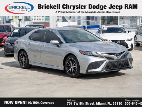 Used 2023 Toyota Camry SE image 3