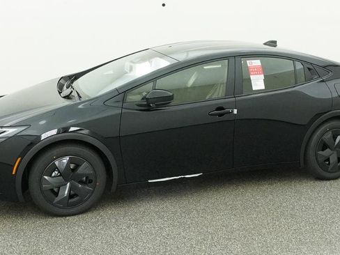 New 2026 Toyota Prius Plug-In Hybrid FWD image 13