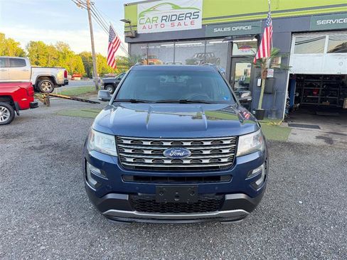 Used 2016 Ford Explorer XLT w/ Equipment Group 202A AWD/4WD image 2