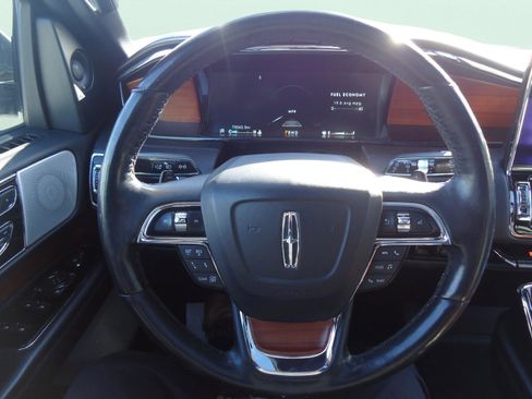 Used 2019 Lincoln Navigator Reserve image 12