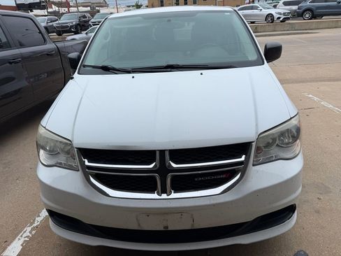 Used 2016 Dodge Grand Caravan American Value Package w/ UConnect Hands-Free Group FWD image 3