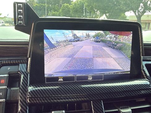 Used 2021 Chevrolet Suburban LT image 27