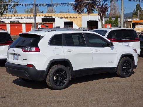 Used 2019 Jeep Cherokee Latitude Plus FWD image 31