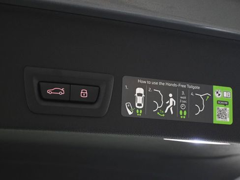 New 2026 BMW X6 xDrive40i w/ Climate Comfort Package image 39