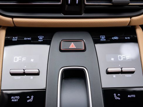 Certified 2026 Porsche Macan AWD/4WD image 26