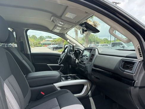 Used 2024 Nissan Titan SV w/ SV Convenience Package AWD/4WD image 15