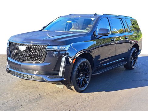 Used 2024 Cadillac Escalade ESV Sport w/ LPO, ONYX Package image 4
