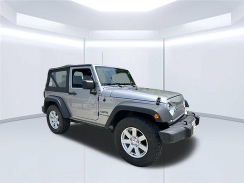 Used 2018 Jeep Wrangler Sport w/ Connectivity Group AWD/4WD image 2