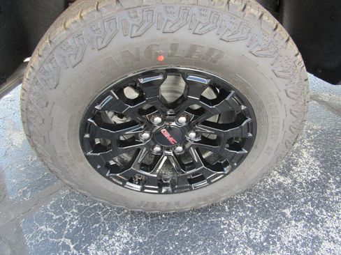 New 2026 GMC Canyon Elevation w/ Convenience Package image 6