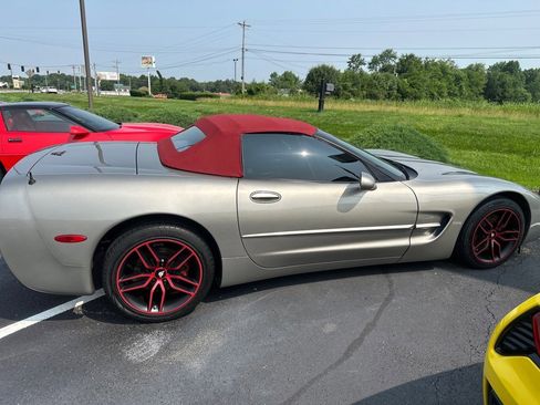 Used 2002 Chevrolet Corvette Convertible w/ Preferred Equipment Group2 image 8