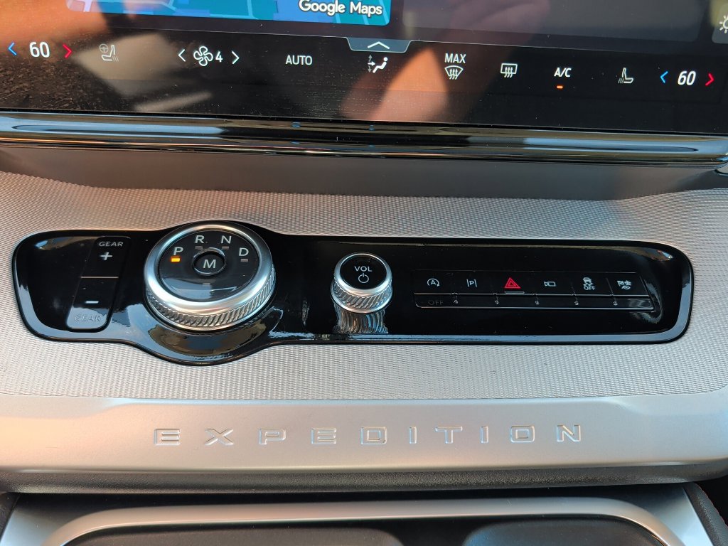 Used 2025 Ford Expedition Active RWD image 17