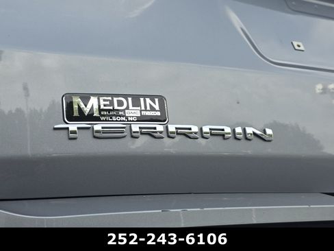 Used 2024 GMC Terrain SLE w/ Driver Convenience Package FWD image 43