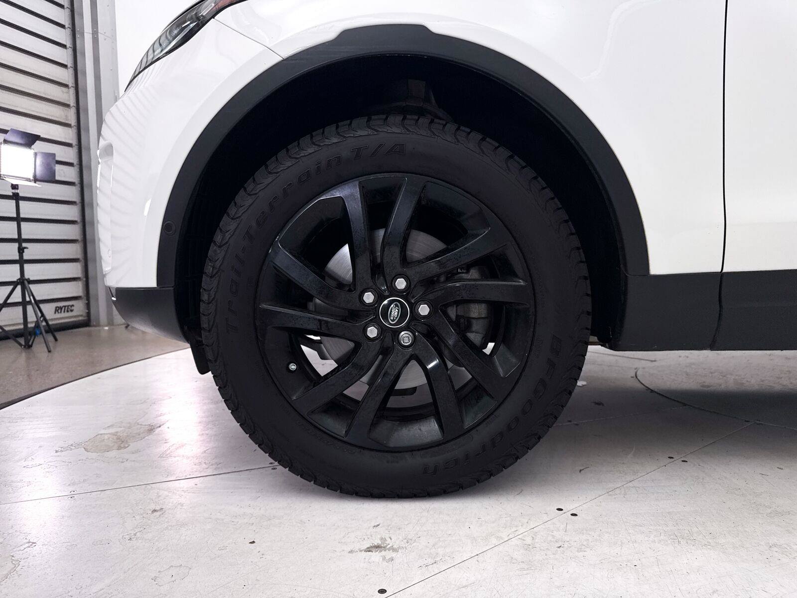 Used 2018 Land Rover Discovery HSE AWD/4WD image 4
