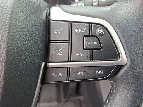 Used 2023 Toyota Highlander XLE image 18