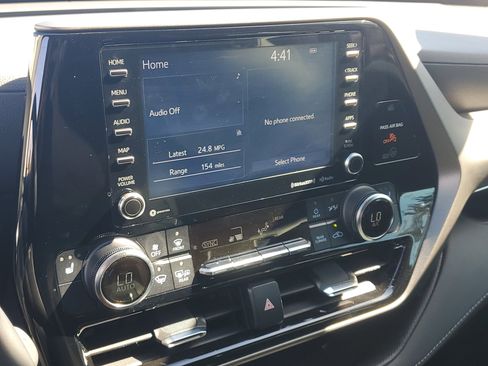 Used 2021 Toyota Highlander XLE AWD/4WD image 26