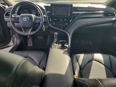 Used 2024 Toyota Camry SE image 13