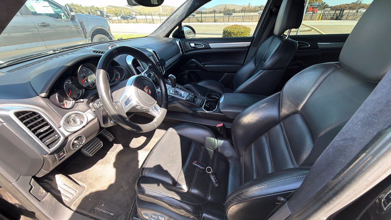 Used 2014 Porsche Cayenne GTS AWD/4WD image 6