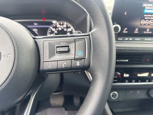 Used 2023 Nissan Rogue SV FWD image 31