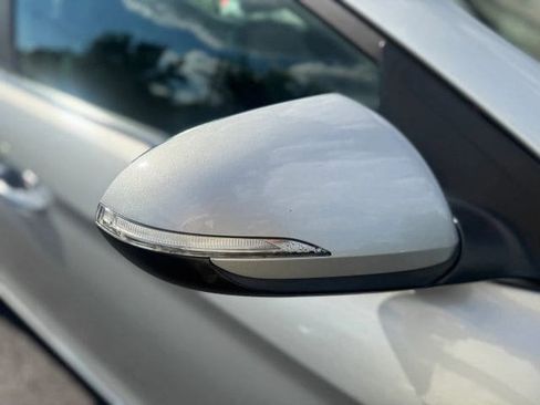 Used 2017 Hyundai Elantra Limited w/ Limited Tech Package 04 image 32