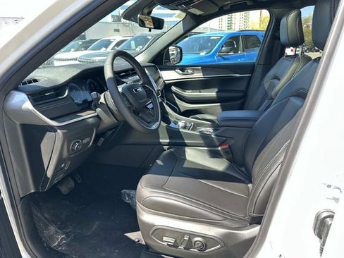 New 2026 Jeep Grand Cherokee L Limited AWD/4WD image 9