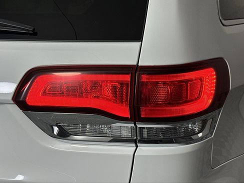 Used 2021 Jeep Grand Cherokee Laredo RWD image 26