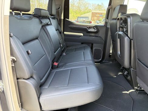 Used 2025 GMC Sierra 1500 SLT image 15