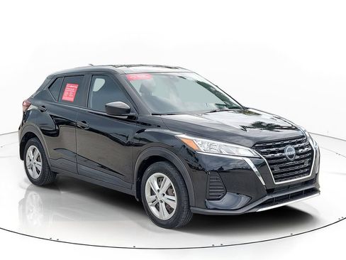 Certified 2022 Nissan Kicks S FWD image 3