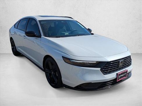 Used 2025 Honda Accord Sport image 3