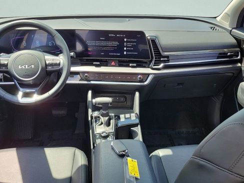 Used 2025 Kia Sportage EX w/ Premium Package image 11