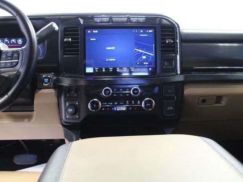 Used 2024 Ford F250 Lariat w/ Chrome Package image 18