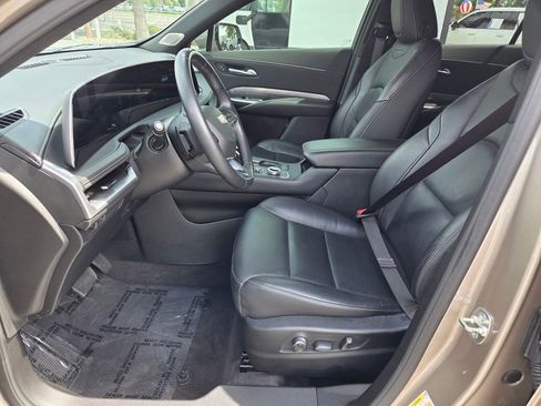Used 2025 Cadillac XT4 Premium Luxury FWD image 4