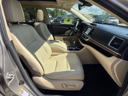Used 2016 Toyota Highlander Limited Platinum AWD/4WD image 35