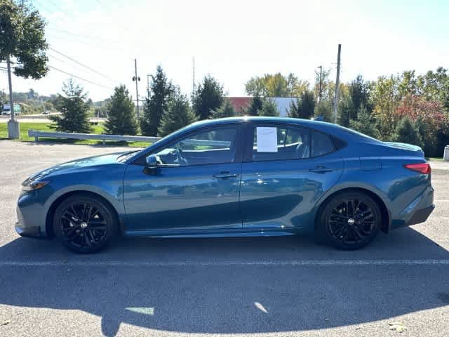 Used 2025 Toyota Camry SE w/ Convenience Package FWD image 2
