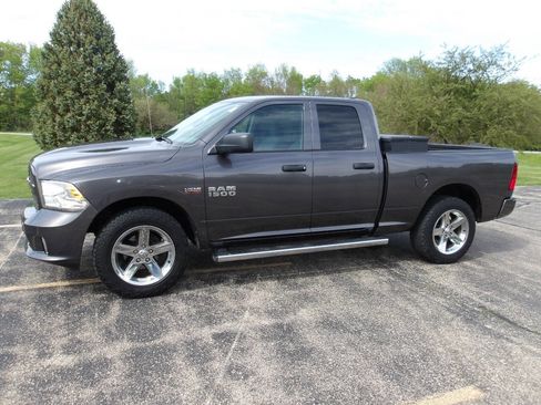 Used 2017 RAM 1500 Express w/ Express Value Package AWD/4WD image 9