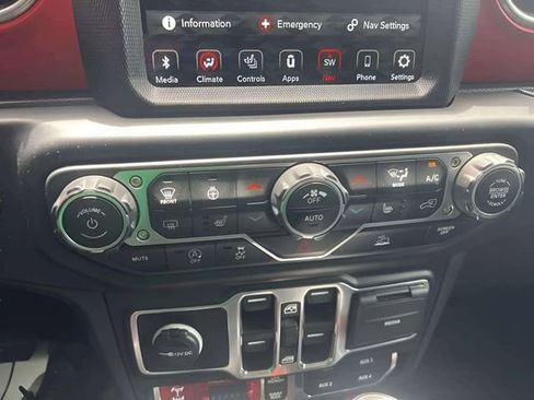 Used 2021 Jeep Wrangler Unlimited Rubicon AWD/4WD image 6