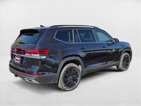 New 2026 Volkswagen Atlas SE image 2