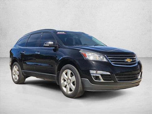 Used 2017 Chevrolet Traverse LT w/ Style and Technology Package AWD/4WD image 3